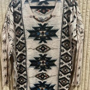 Beautiful Lightwiight Sweater women’s, Rhinestones on front.